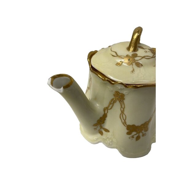 Porcelain White Gold Floral Theme Teapot Bavaria Glossy Painted 5 1/2" x 7 1/2" - Picture 3 of 6